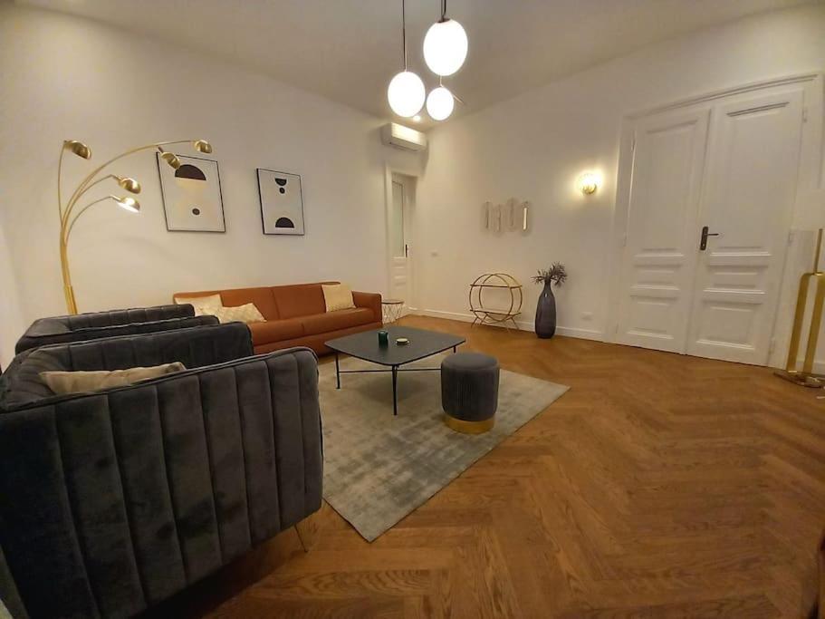 トリエステArt Deco Designアパートメント エクステリア 写真